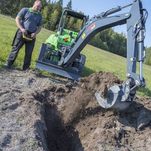 RETROEXCAVADORA 260 SERIES 2 A CONTROL REMOTO CON BALDE 400 MM - PARA SERIES 500-700, A430235